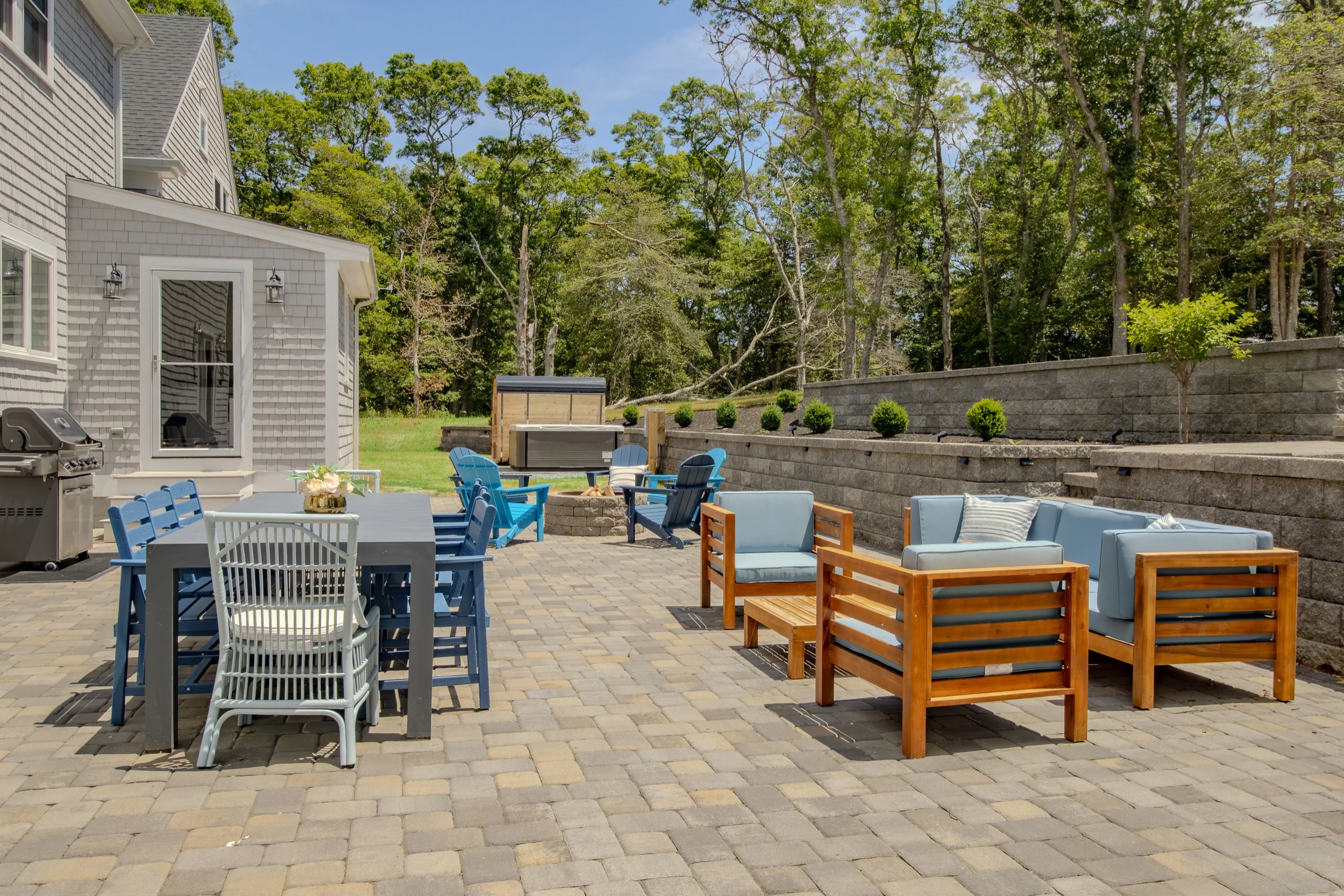 Al fresco dining on the patio